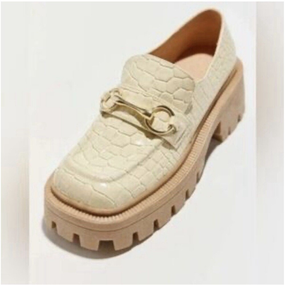 Urban Outfitters Loafers Womens 9 Cream Faux Patent Leather Chunky Platform NEW - Picture 2 of 16